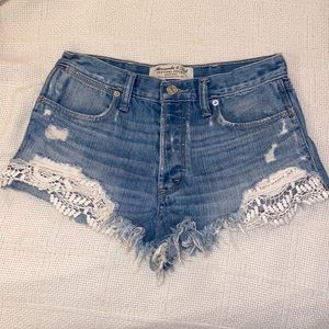 W25/Size 0 Abercrombie & Fitch festival high rise shorts